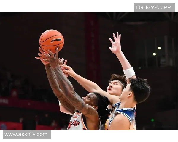 上海篮球队的转型之路:从传统到现代的全面革新探索 上海篮球队的转型之路:从传统到现代的全面革新探索