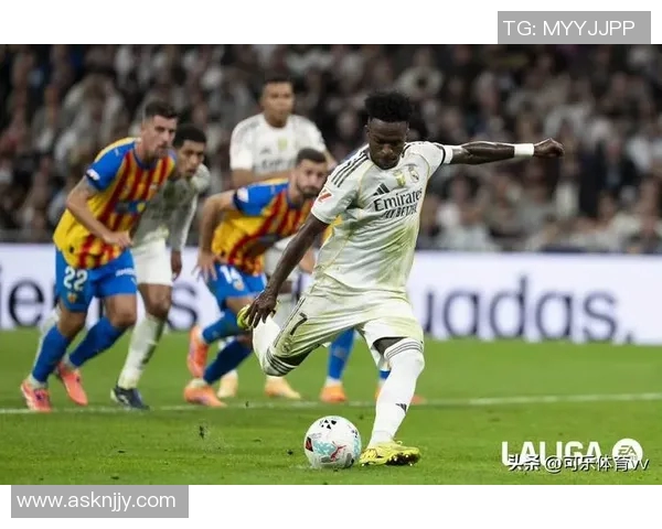 尤文图斯对阵瓦伦西亚比赛裁判表现引发热议球迷和专家各抒己见